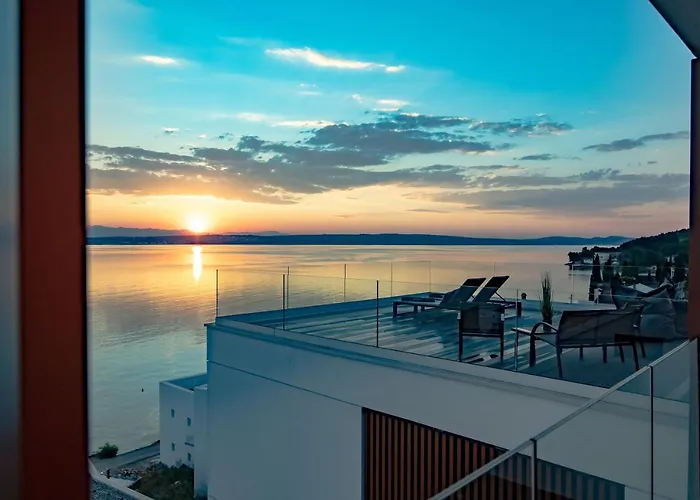 빌라 Trinity - Hillside With Sea View And Infinity Pool 칼리